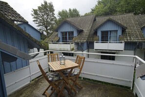 Unclassified image, 2 of 28, button