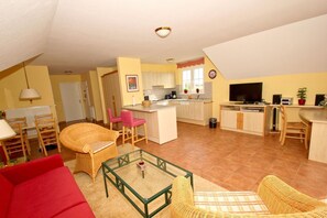 TV, DVD player, stereo - Lots of nature, idyllic surroundings, quiet location - Ferienpark Neddesitz FeWo 48 - (Sagard)