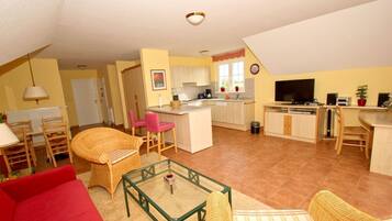 Fernseher, DVD-Player, Stereoanlage