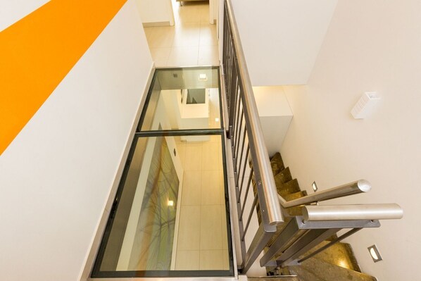 Unclassified image, 1 of 31, button