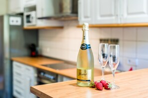 Fridge, microwave, oven, dishwasher - House in Alcudia Aran Berna with swimming pool (Alcúdia)