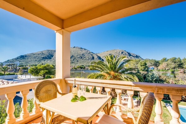Outdoor dining - House in Alcudia Aran Berna with swimming pool (Alcúdia)