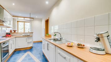 Frigorifero, microonde, forno, lavastoviglie