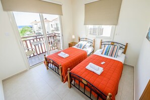3 bedrooms, in-room safe, iron/ironing board, free WiFi - Protaras holiday villa - rentprivatevillas 018 (Paralimni)
