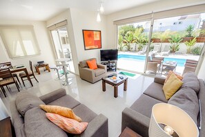 TV, table tennis - Protaras holiday villa - rentprivatevillas 018 (Paralimni)