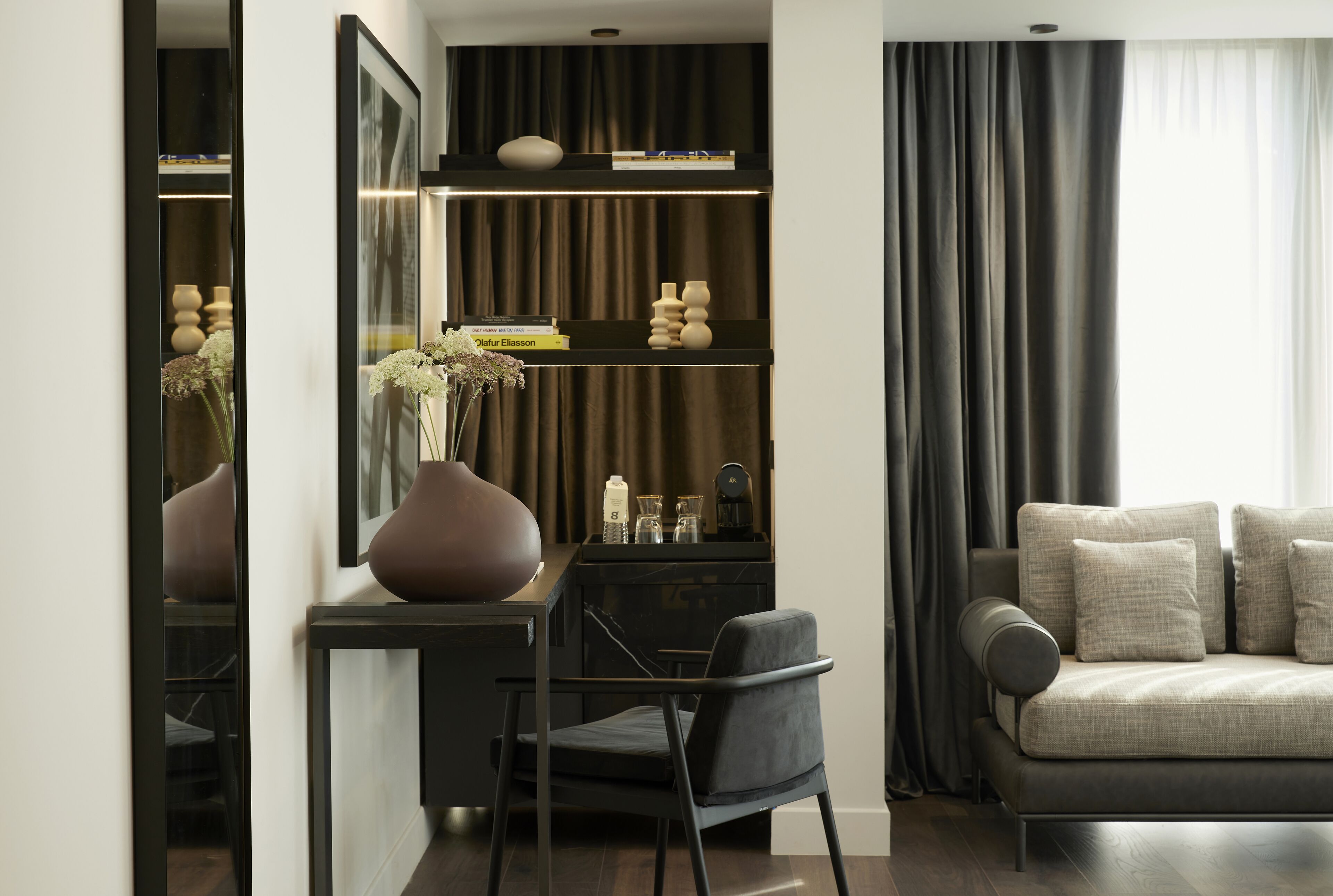 Teight Penthouse Suite | 이집트산 면 시트, 고급 침구, 오리/거위털 이불, 필로우탑 침대