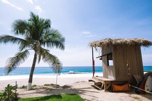 Una spiaggia nelle vicinanze
