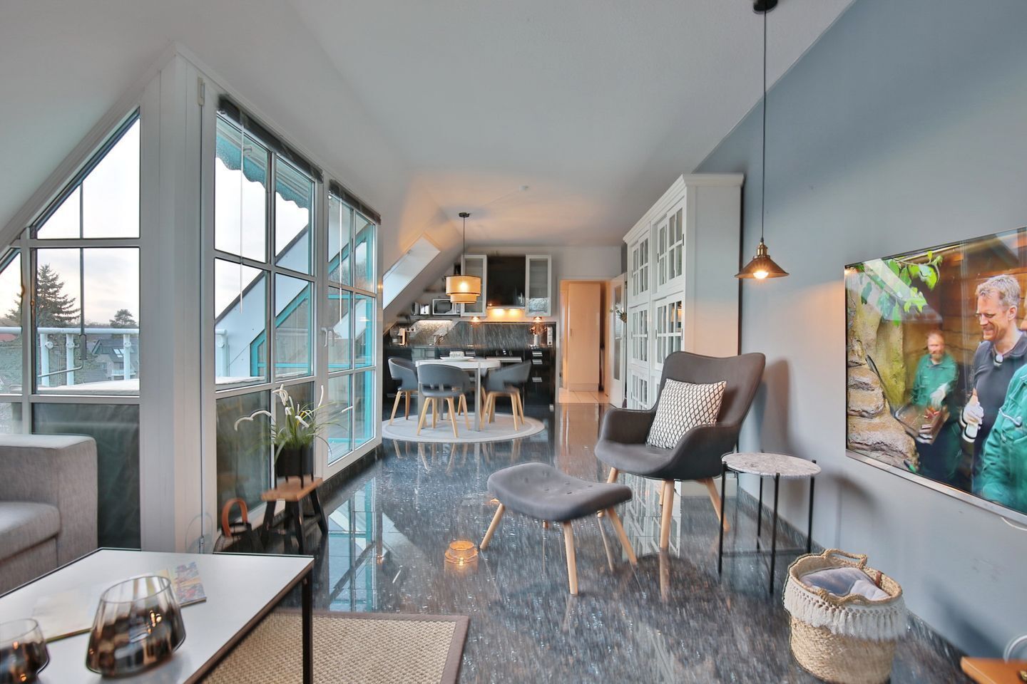 Télévision, lecteur de DVD, chaîne hi-fi