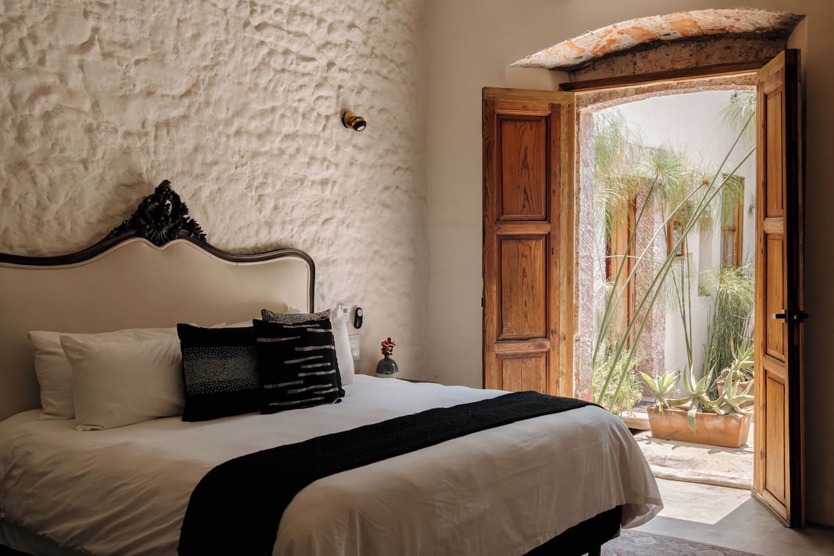 Cattleya - Master Suite King Bed | Allergikerbettwaren, schallisolierte Zimmer, Bügeleisen/Bügelbrett