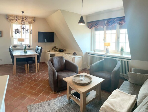 Tv, dvd-afspiller, stereoanlæg