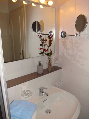 Shower, hair dryer - Reetstübchen SO/16 - Söl'ring Hüs (Sylt)