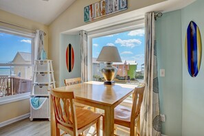 Dining - 40 STEPS to the beach. 4bdrm home, dog friendly, decks, ocean views (Surf City)