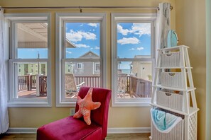 Interior - 40 STEPS to the beach. 4bdrm home, dog friendly, decks, ocean views (Surf City)
