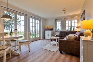 Fernseher, DVD-Player, Stereoanlage