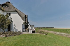 Unclassified image, 2 of 13, button