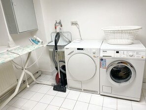 صورة غير مصنفة، 3 من 25، زرّ