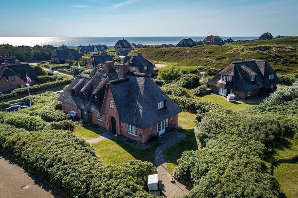 Unclassified image, 1 of 25, button