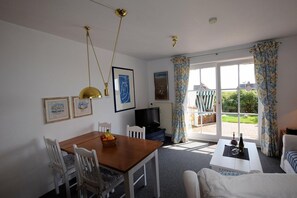 Unclassified image, 2 of 10, button