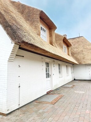 Unclassified image, 5 of 15, button