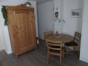 Unclassified image, 2 of 15, button