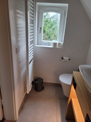 Unclassified image, 4 of 8, button