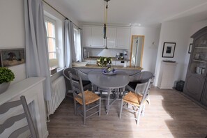 Unclassified image, 5 of 9, button