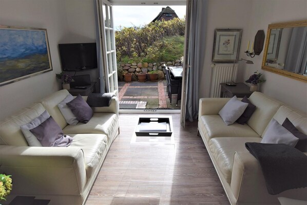 Unclassified image, 1 of 9, button