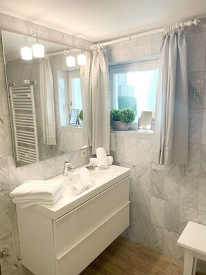 Unclassified image, 4 of 9, button