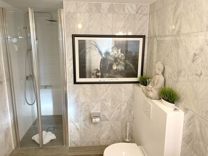 Dusj og hårføner