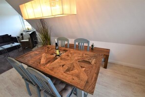 Unclassified image, 5 of 10, button