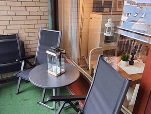 Unclassified image, 3 of 12, button