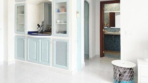 A spacious kitchen with white cabinets, a sink, and a tiled backsplash. - Beach house 2 Palmeras with pool in Port Pollensa (Port de Pollença)