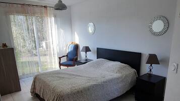 3 chambres, fer et planche à repasser, Wi-Fi gratuit, draps fournis
