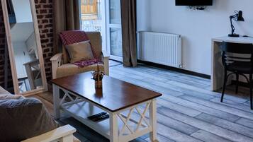 Luxury Studio, Kitchen, Courtyard View | View from room