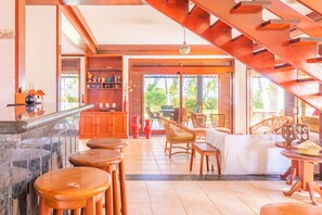 Casa | Área de estar | TV 32 polegadas com canais digitais