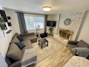 Smart TV, fireplace