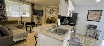 Private 2 bedroom Guest Suite - pet friendly