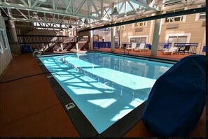 Alberca techada y alberca climatizada