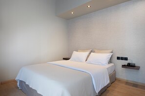 Family Suite | Hypo-allergenic bedding, in-room safe, desk, laptop workspace - Nafpaktos Hotel (Nafpaktos)