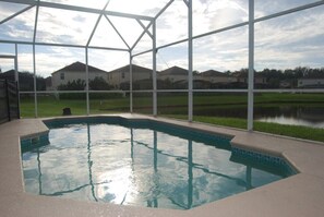 Pool - Beautiful home, lake front, private pool, free Wi-Fi (Kissimmee)