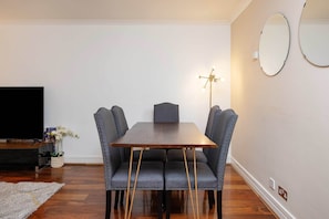 In-room dining - At Home in Marylebone (London)