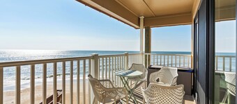 The Pink Pearl - Top Floor Beachfront Boho Condo with Community Pool!