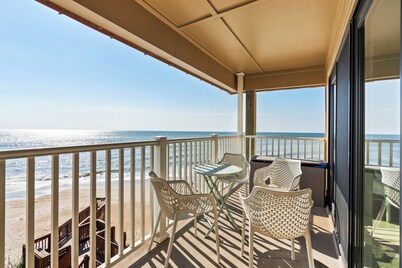 The Pink Pearl - Top Floor Beachfront Boho Condo with Community Pool!