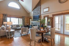 Dining - Kawartha Year Round Log Home! Direct Waterfront w/Sauna on the Snowmobile Trails (Bobcaygeon)
