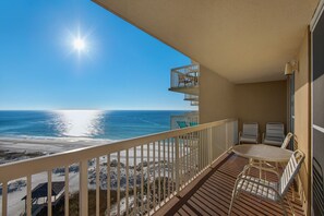Property grounds - Beautiful Balcony Gulf Beach View!  Renovated 2B 2B in the heart of Destin (Destin)