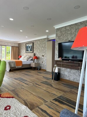 Habitación cuádruple | Sábanas de algodón egipcio, ropa de cama de alta calidad y minibar 