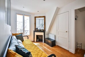 1 bedroom, desk, iron/ironing board, WiFi