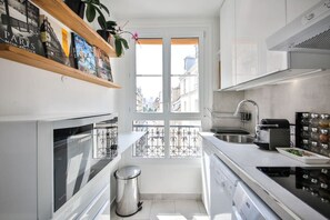 Fridge, microwave, oven, dishwasher
