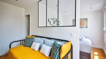 1 bedroom, desk, iron/ironing board, WiFi