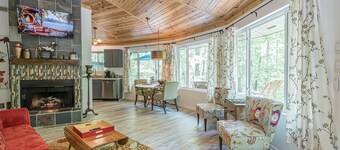 🌳Forest 🔥Fireplace🆒Vibe📺ROKU🍷Wineries🔥Fire Pit 🛏️Queen 🍔Grill 🌎Nature 